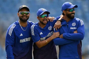 Gavaskar Calls for Kuldeep Yadav's Inclusion in Second Test Amid Bumrah Fitness Concerns, Cites Edgbaston Conditions